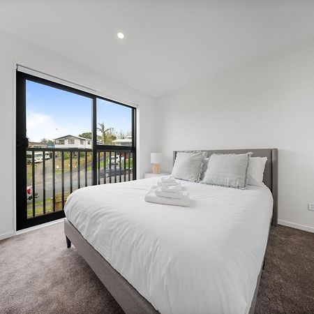 West Harbour Modern 4-Bedroom Retreat Auckland Exterior foto
